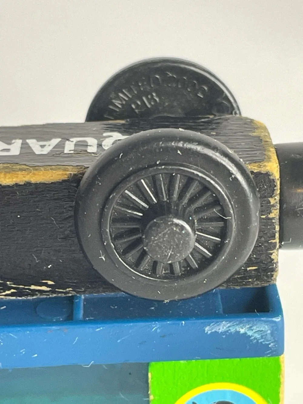 2002 Thomas and Friends Wood Aquarium Shark and Octopus Cars Magnetic - Picture 9 of 11